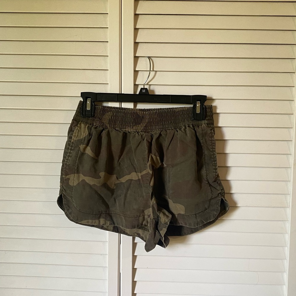 Aritzia TNA Camo Shorts